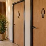Réussir l&rsquo;installation de ses pictogrammes pour toilettes avec style